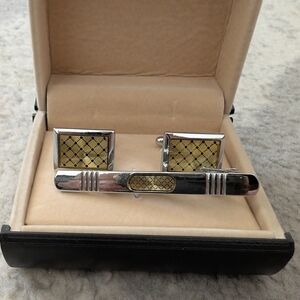 NEW: Vittorio Forti Men's Silver and Yellow Tie Clip & Cufflink Set